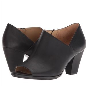 Naturalizer Womens Tristen Black Peep Toe Heels